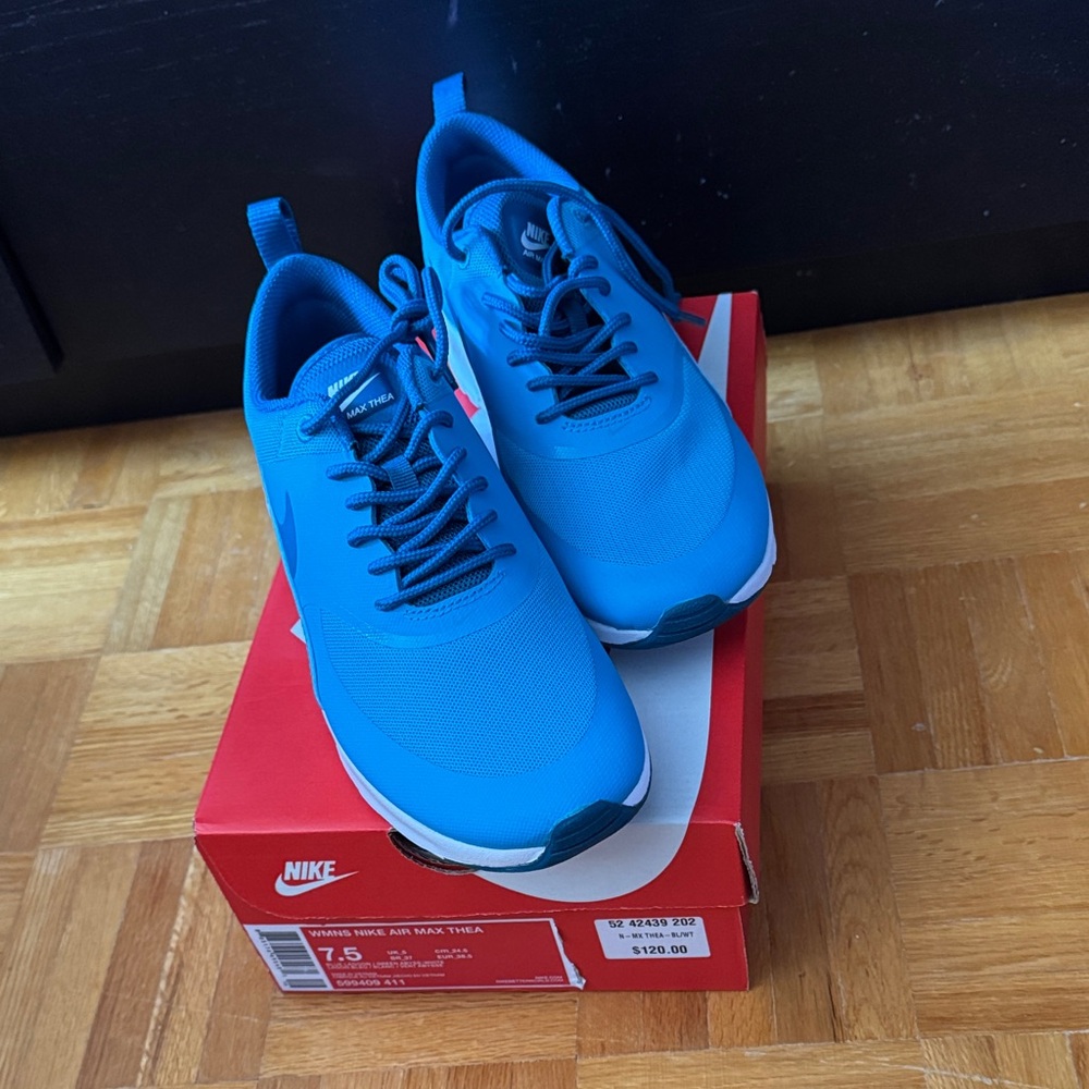 Nike Women’s Vibrant Blue Sneakers